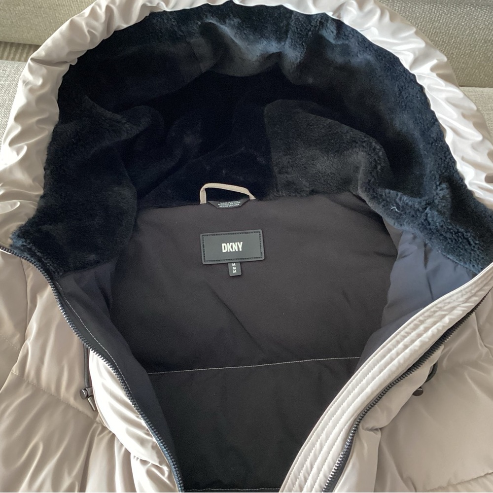 DKNY hooded winter puffer jacket in like new condition